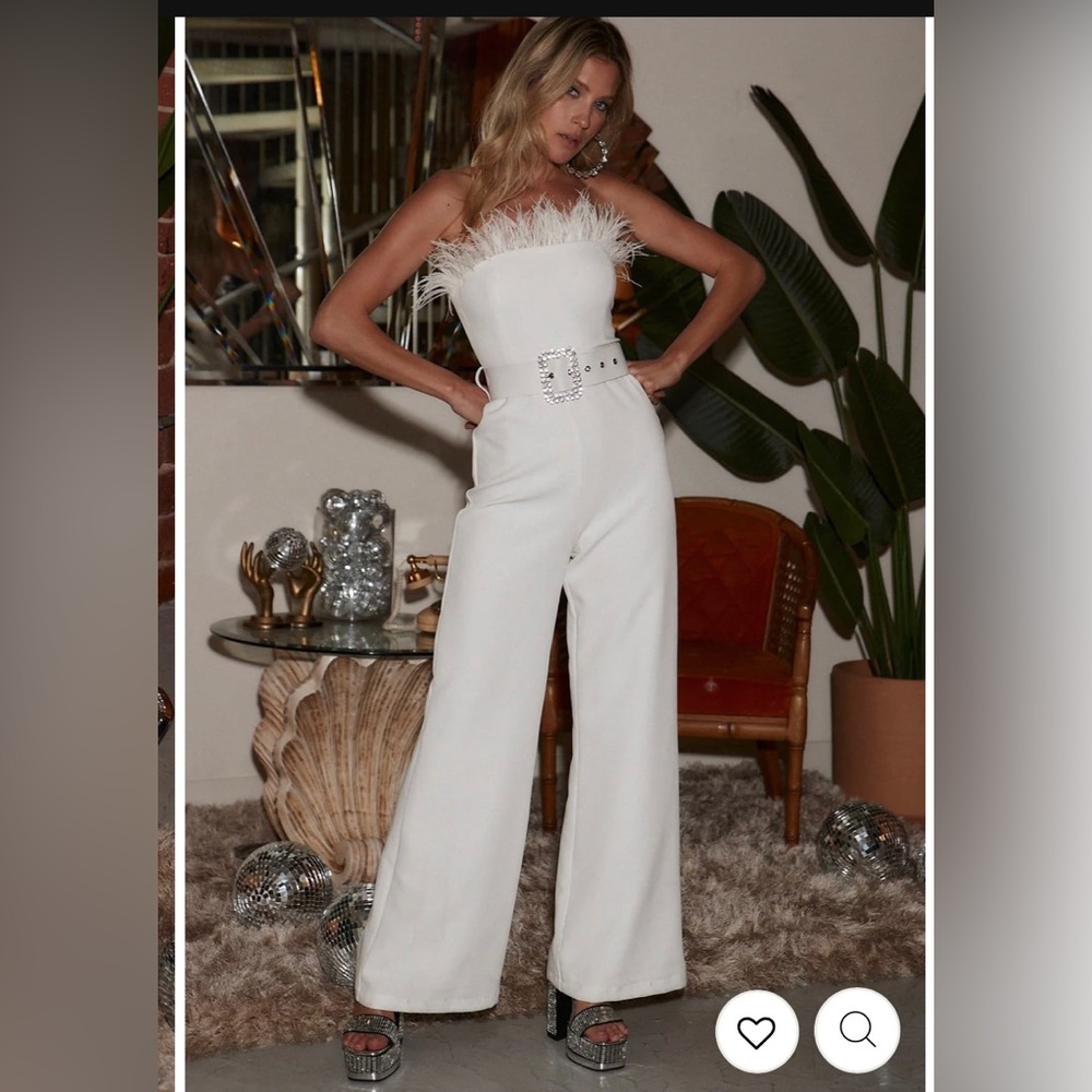 White jumpsuit, new with tag never worn ! Perfect for a bride to be! So cute!